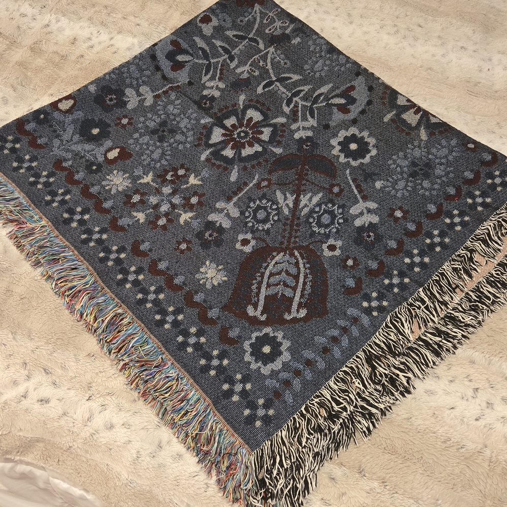 NATURAL LIFE Blue And Cream Woven Throw Blanket.